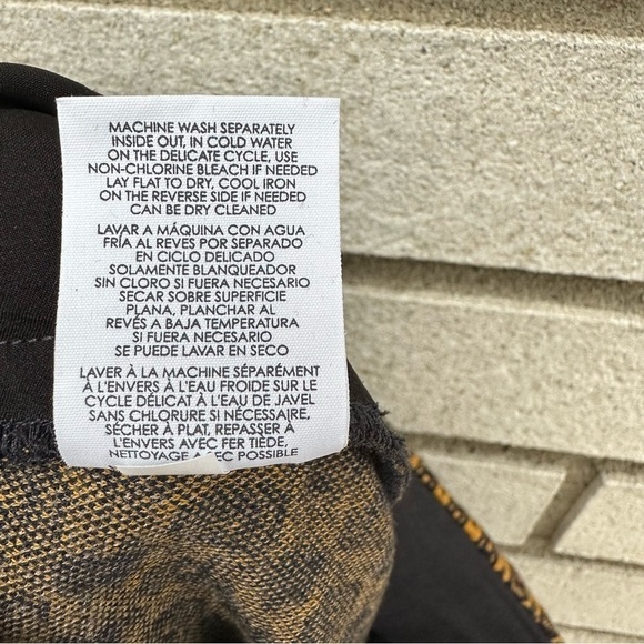 CAbi Medallion Print Knit A-Line Skirt Asymmetrical Hem Pockets XS 3403 - Picture 8 of 13